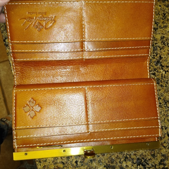 LIKE NEW PATRICIA NASH WALLET - Picture 10 of 10